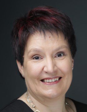 Portrait Fr. Dr. Andrea Hinz